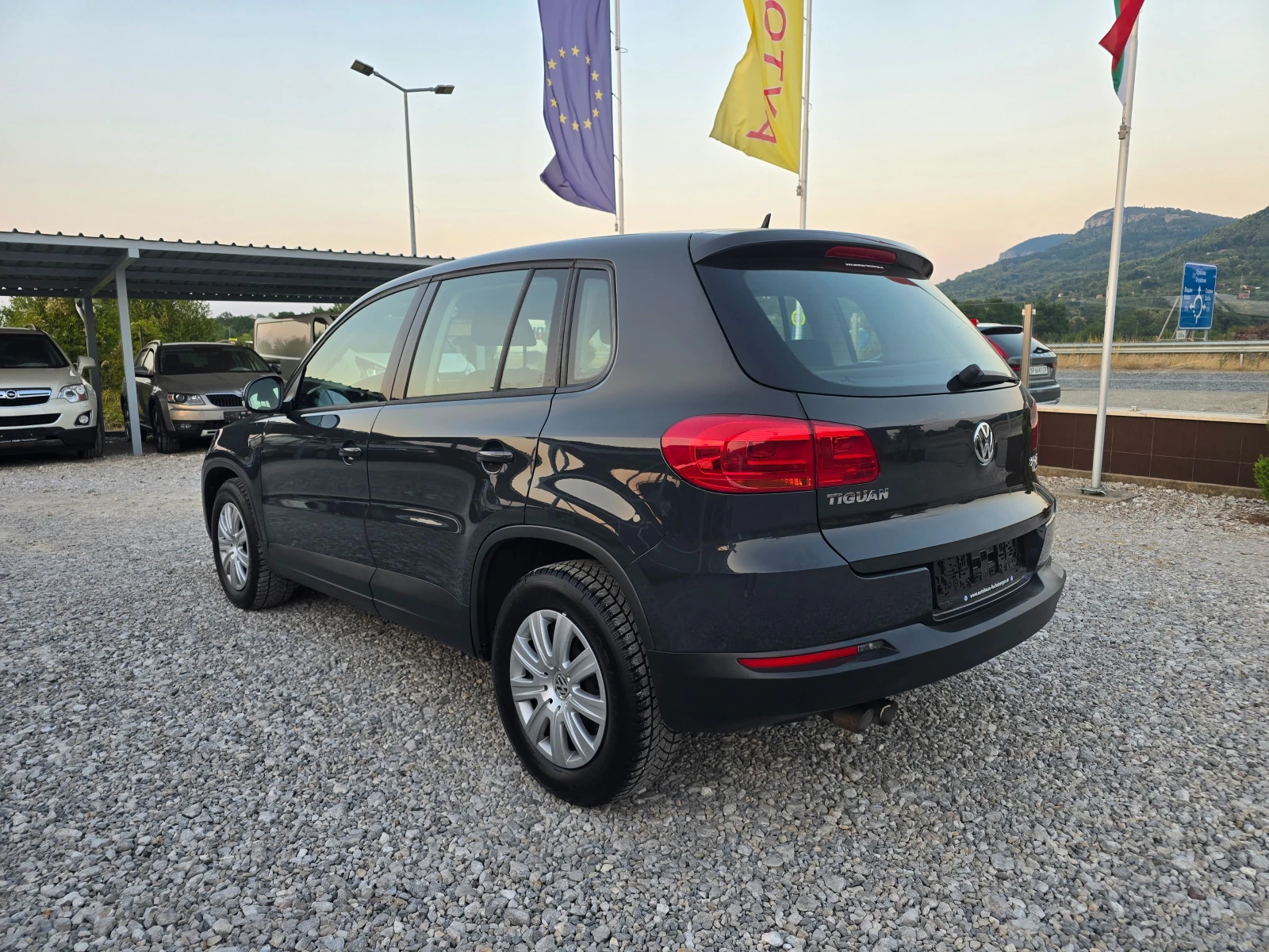 VW Tiguan 2.0 TDI BLUEMOTION !! ЕВРО 6 !! МЕДИЯ !!!, снимка 3 - Автомобили и джипове - 55767734