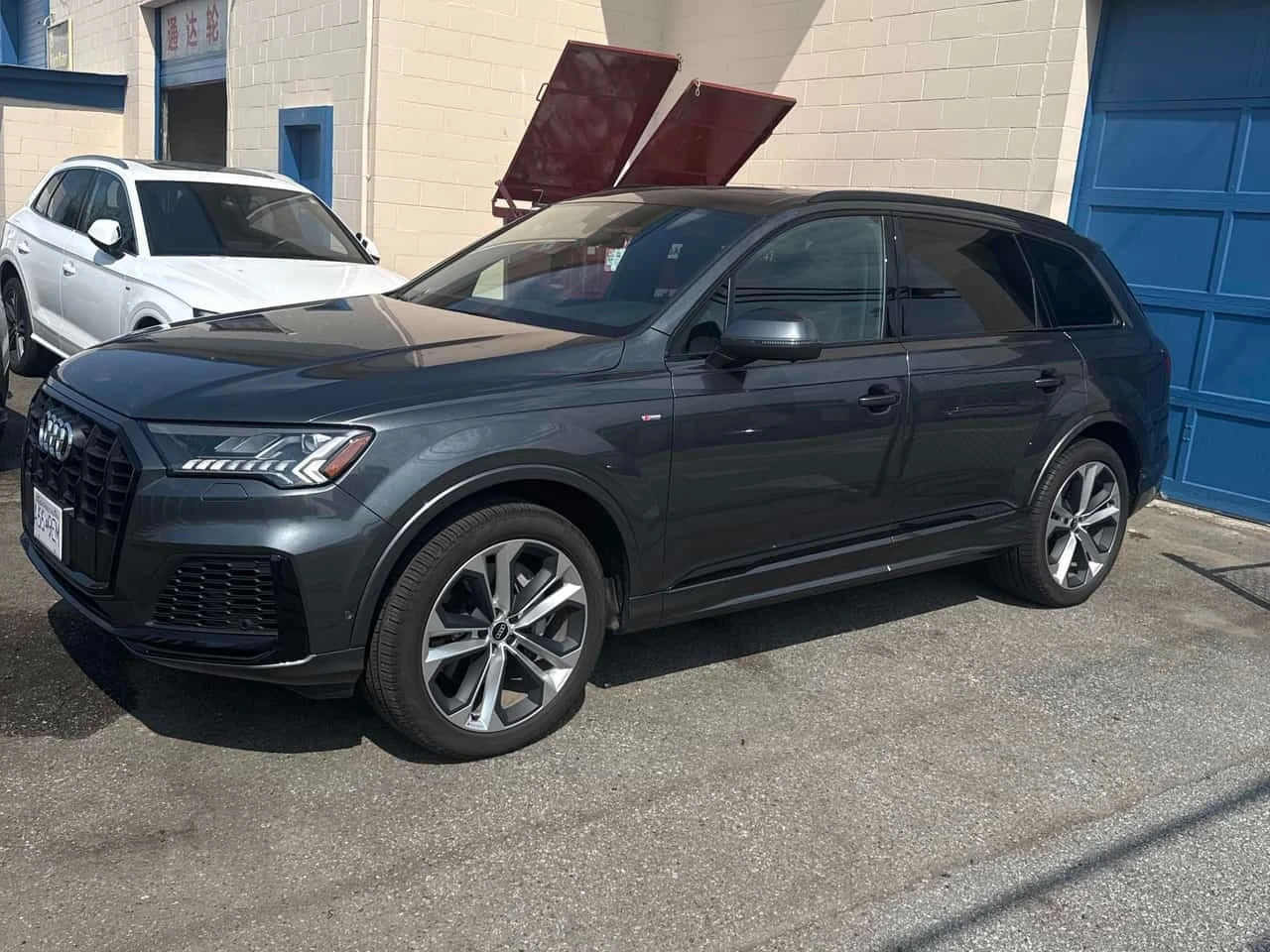 Audi Q7 / MATRIX /  ОБДУХВАНЕ / CARFAX / АВТОКРЕДИТ, снимка 2 - Автомобили и джипове - 55782379