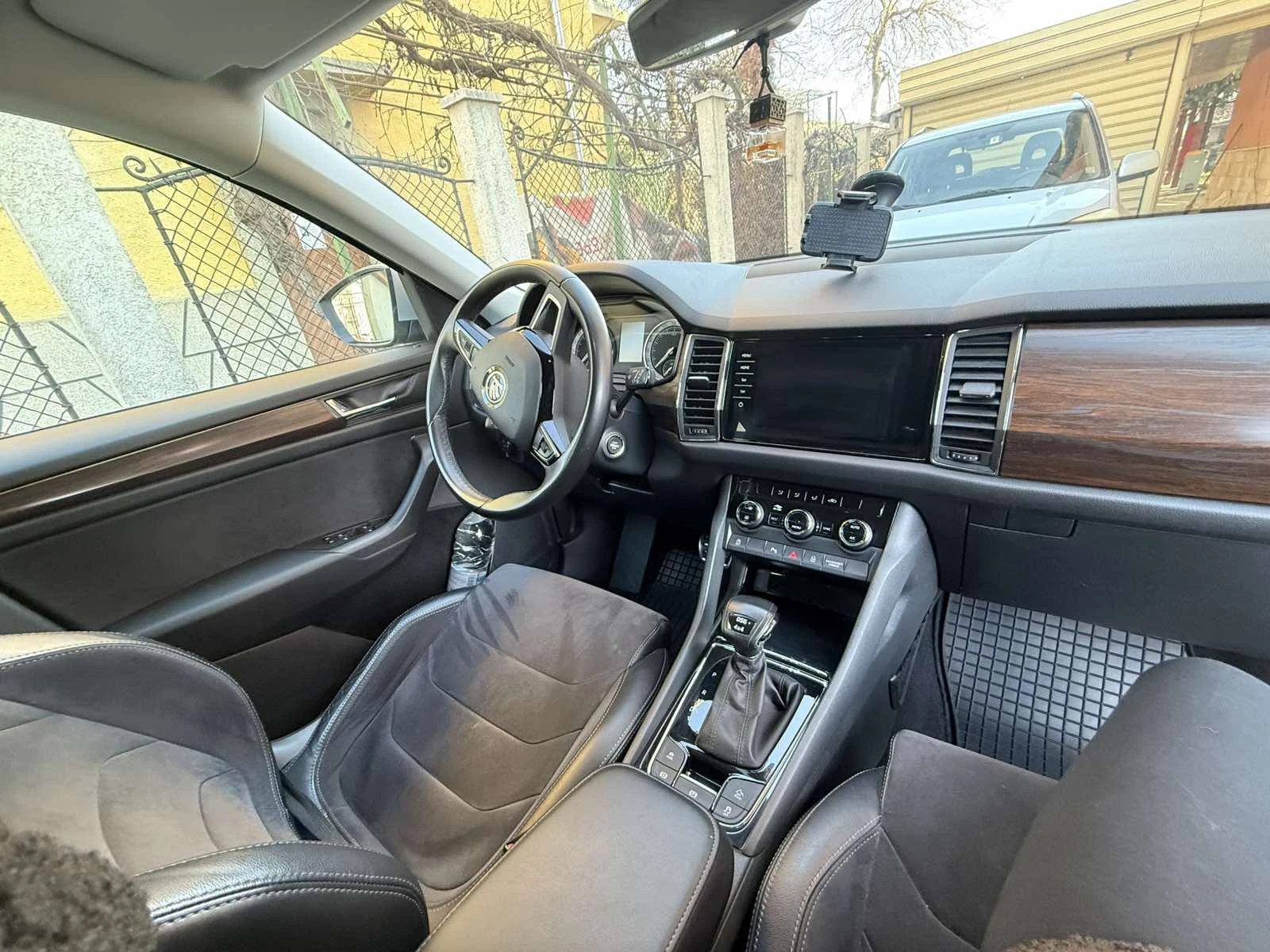 Skoda Kodiaq Scout, снимка 11 - Автомобили и джипове - 56314645