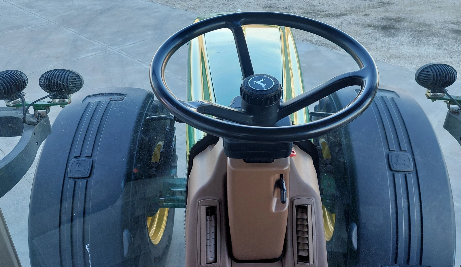 Трактор John Deere 8420 Powerschift, снимка 13 - Селскостопанска техника - 55937650