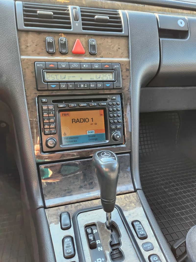 Mercedes-Benz E 320, снимка 7 - Автомобили и джипове - 51853736