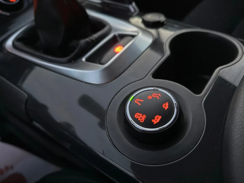 Peugeot 3008 2.0 HDI НАВИ ГРИПКОНТРОЛ , снимка 14 - Автомобили и джипове - 52530160