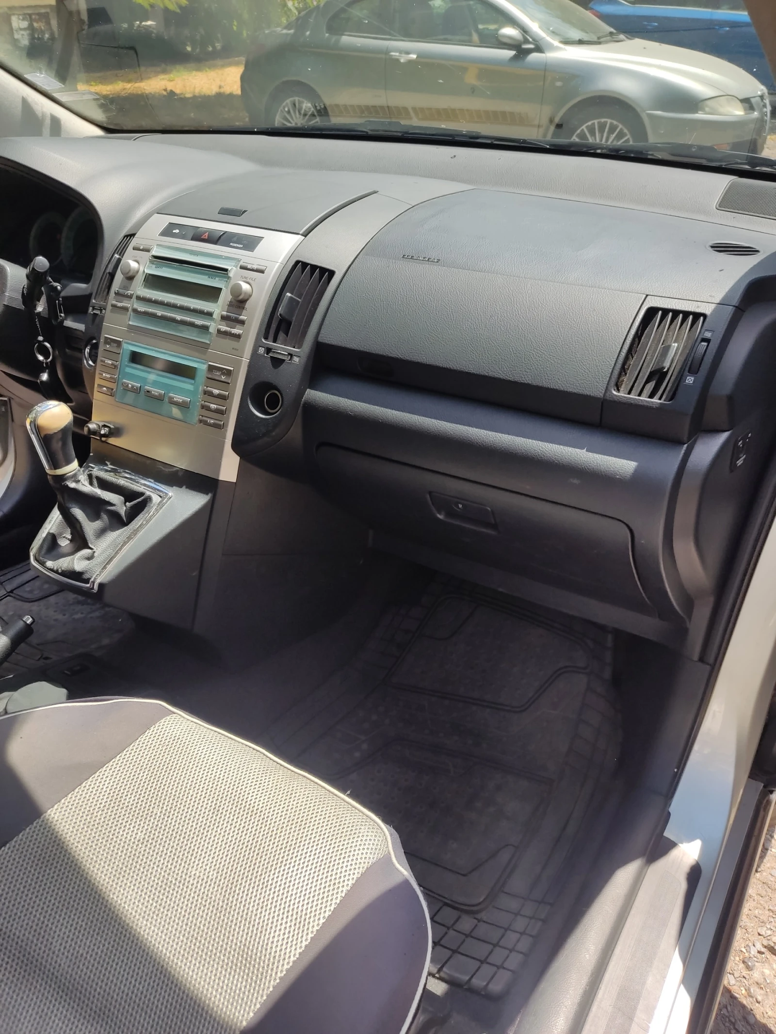 Toyota Corolla verso  - изображение 5