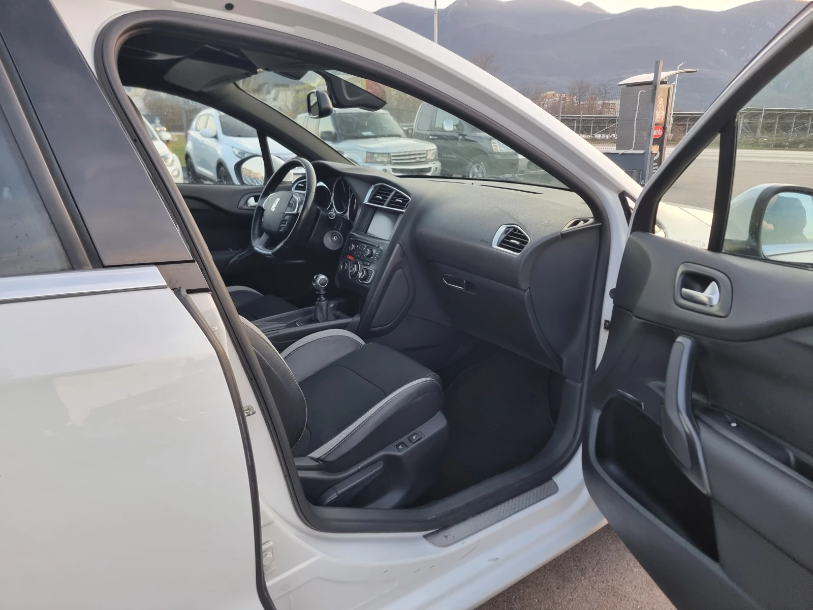 Citroen DS4 1.6HDI, снимка 15 - Автомобили и джипове - 53779018