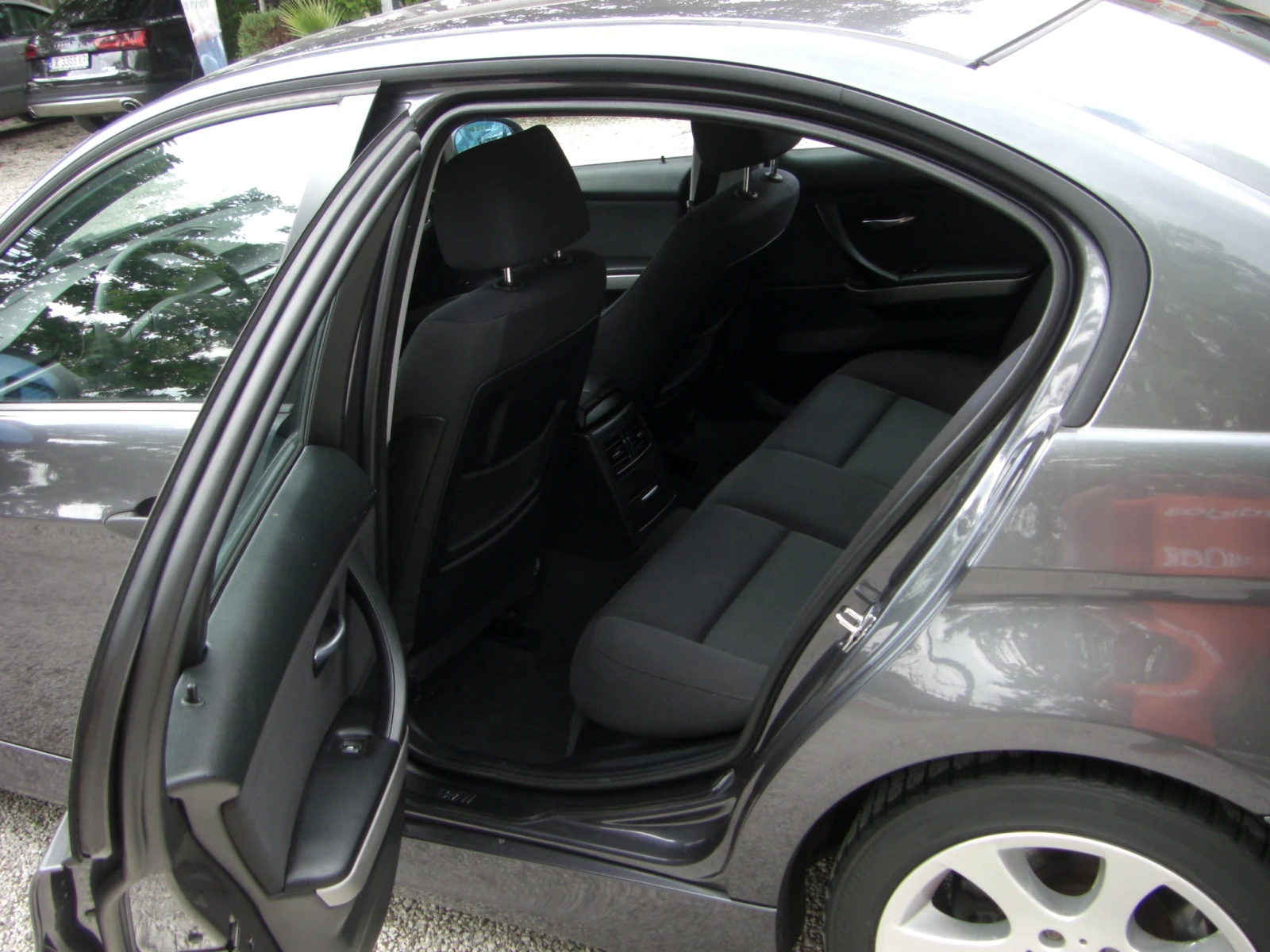 BMW 320 i 6ck. 150k.c, снимка 13 - Автомобили и джипове - 53955836