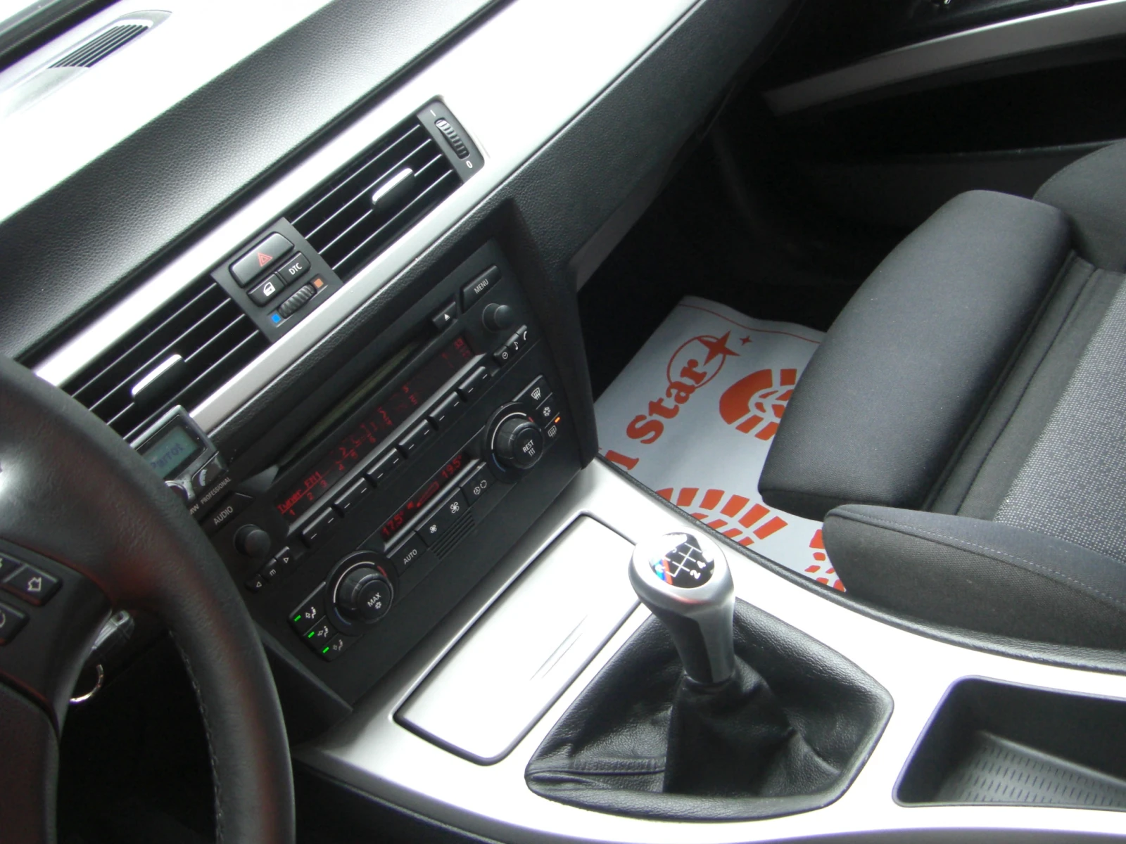 BMW 320 i 6ck. 150k.c, снимка 12 - Автомобили и джипове - 53955836