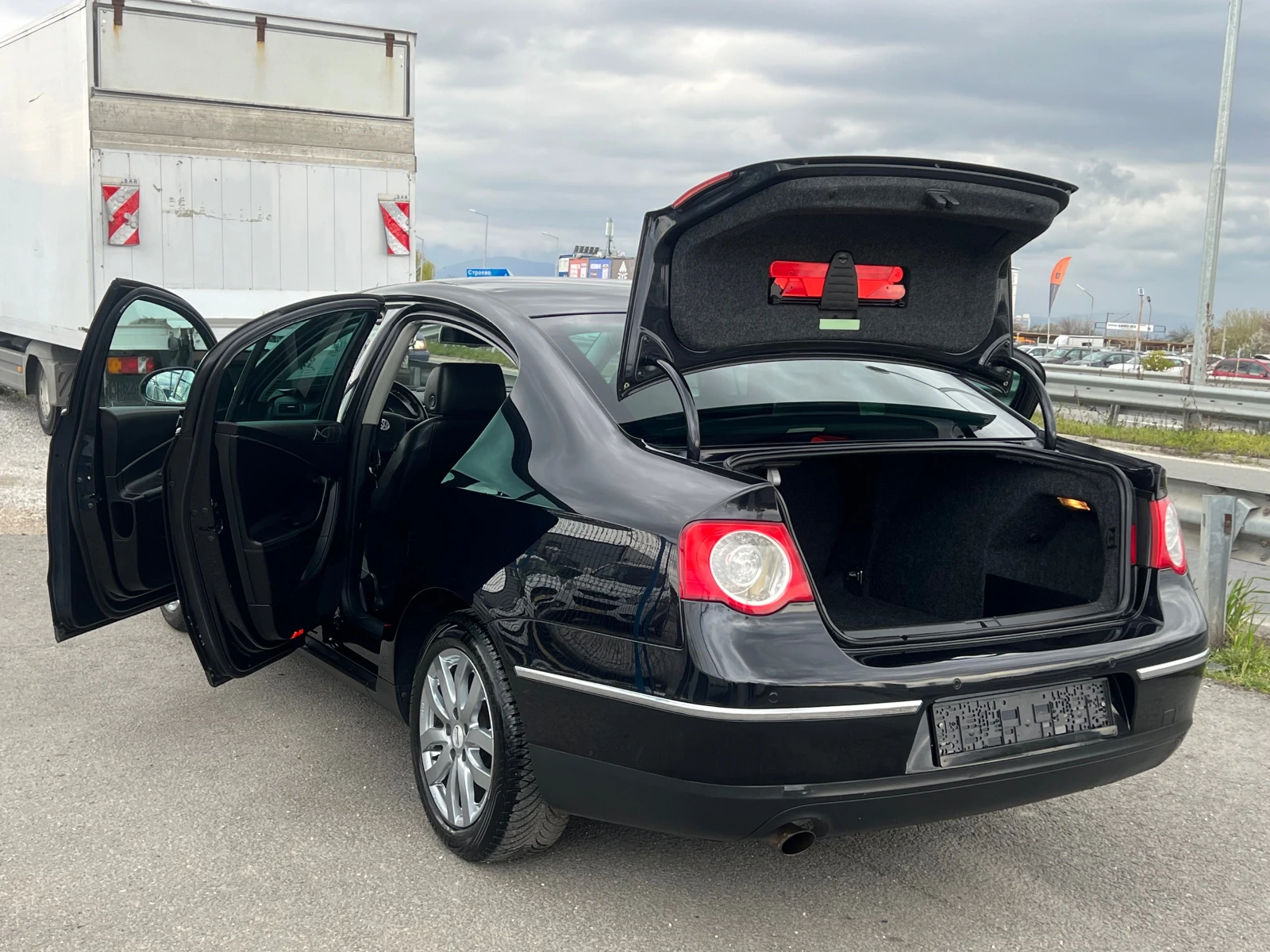 VW Passat ЛИЗИНГ-КОЖА-НАВИ-КЛИМА-ТОП, снимка 14 - Автомобили и джипове - 54008505