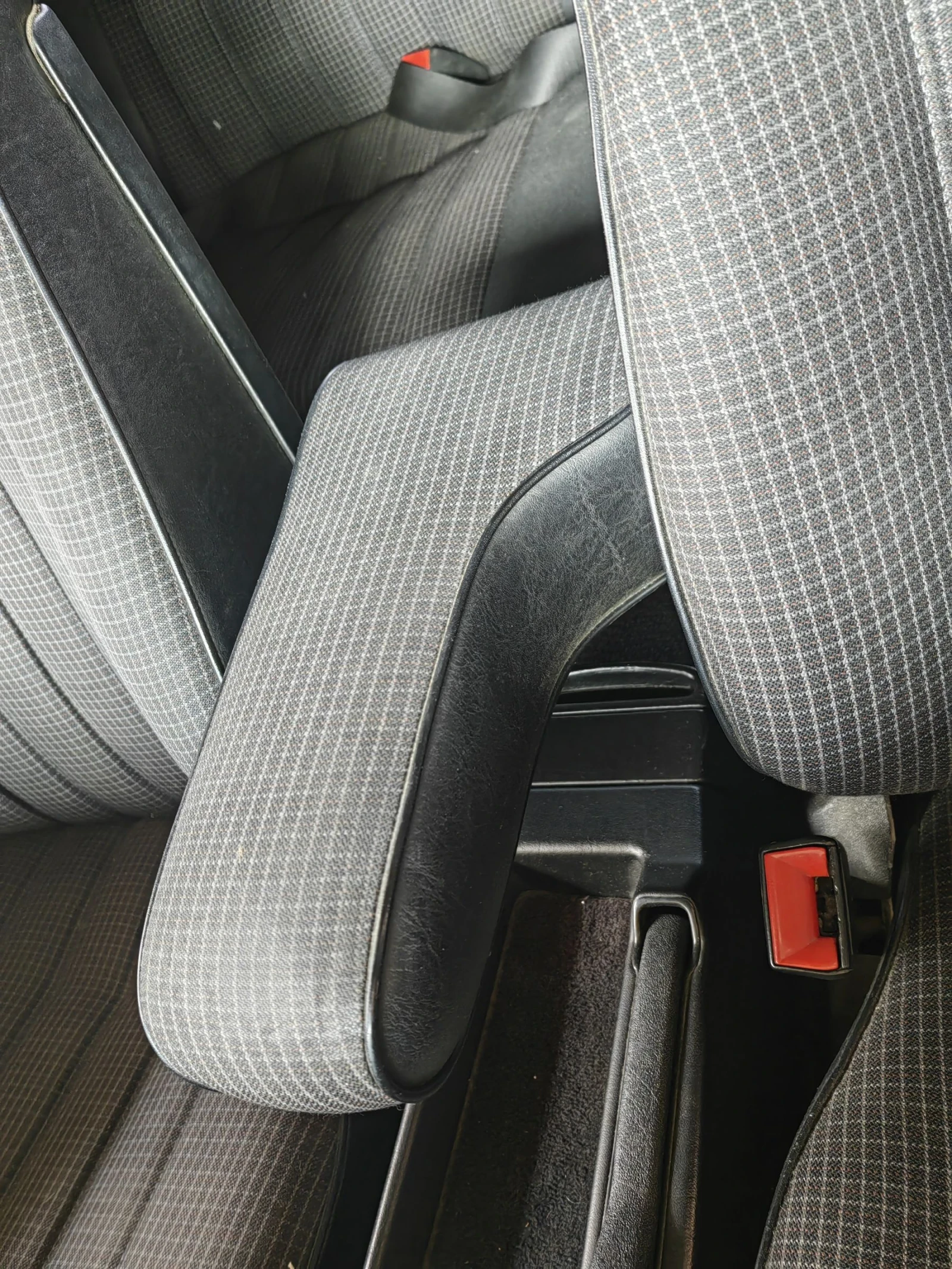 Mercedes-Benz 190, снимка 4 - Автомобили и джипове - 54100336