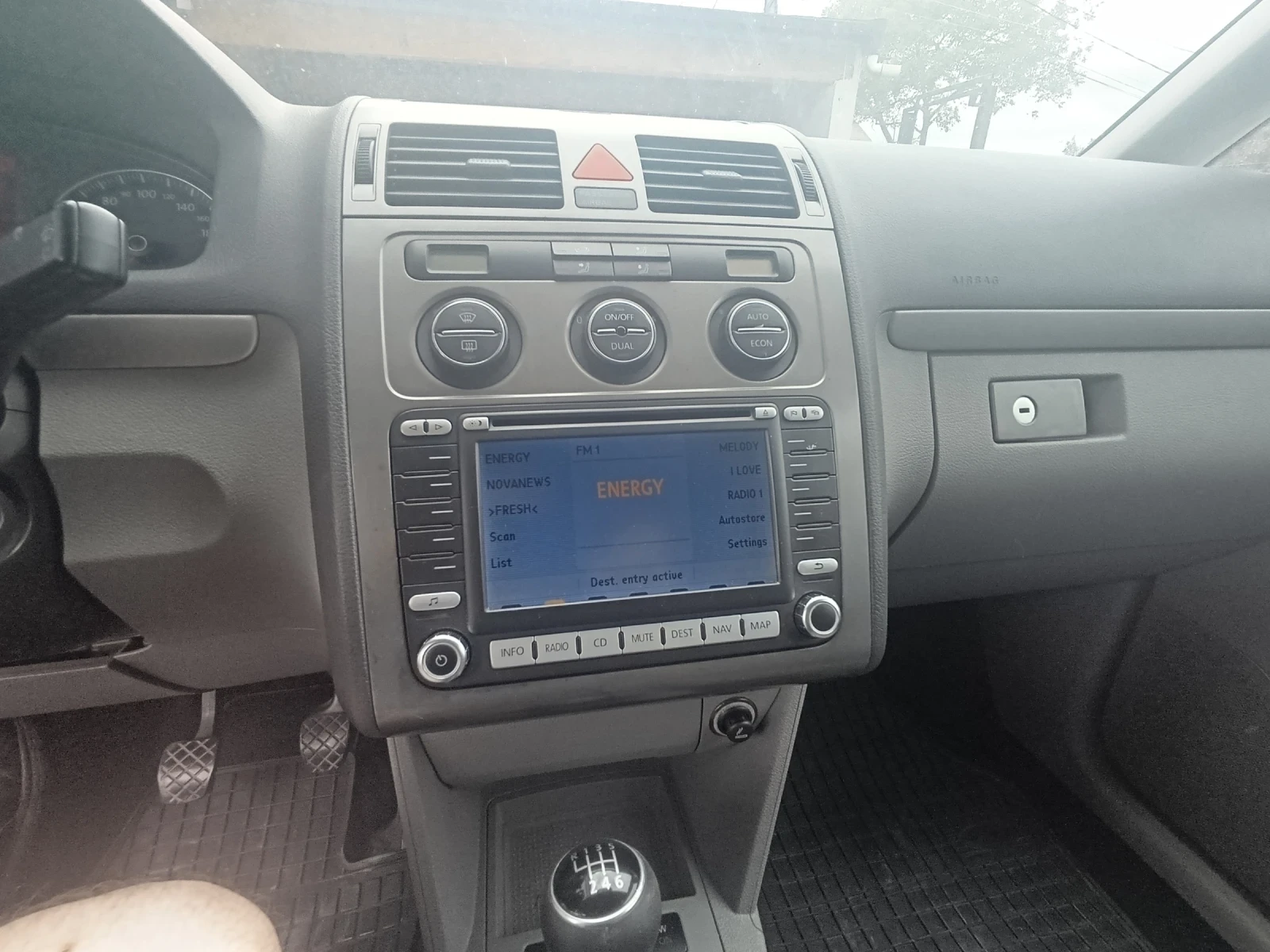 VW Touran, снимка 6 - Автомобили и джипове - 54496304