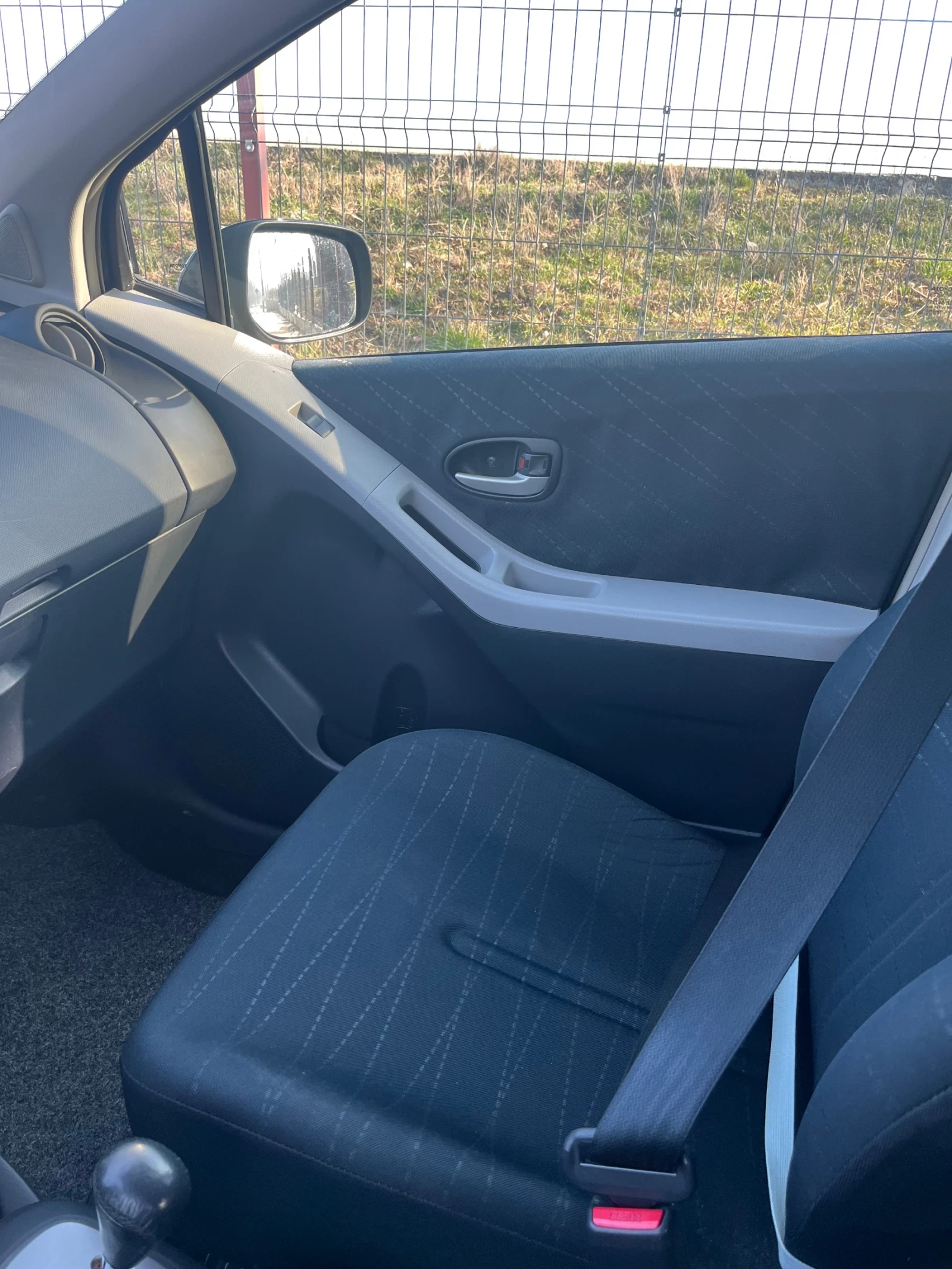 Toyota Yaris, снимка 6 - Автомобили и джипове - 54903661