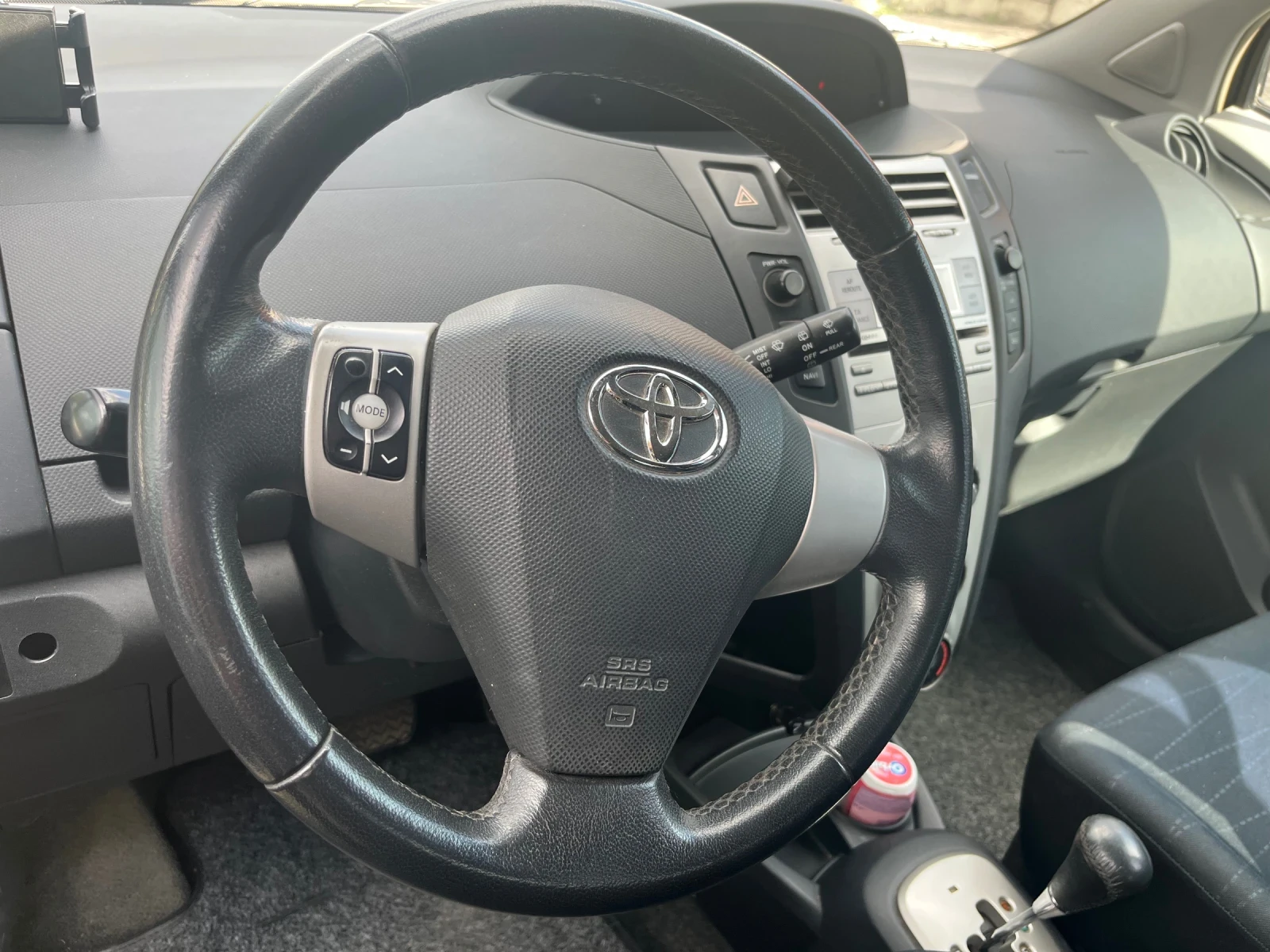 Toyota Yaris 1.3, снимка 10 - Автомобили и джипове - 54903661