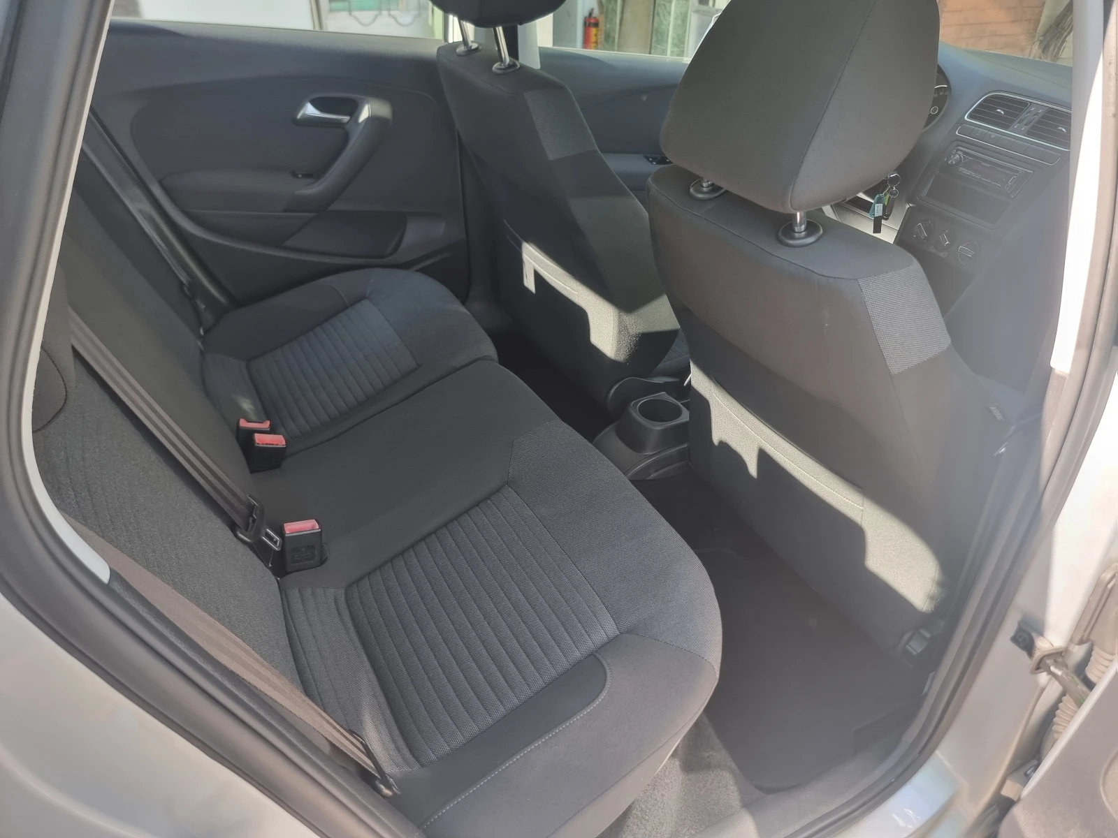 VW Polo 1.6TDI* 90kc, снимка 13 - Автомобили и джипове - 54948712