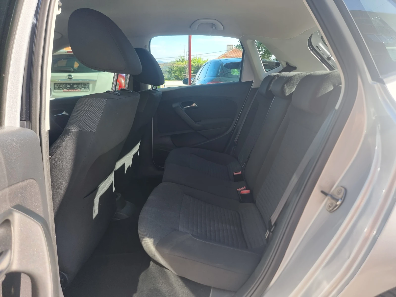 VW Polo 1.6TDI* 90kc, снимка 12 - Автомобили и джипове - 54948712