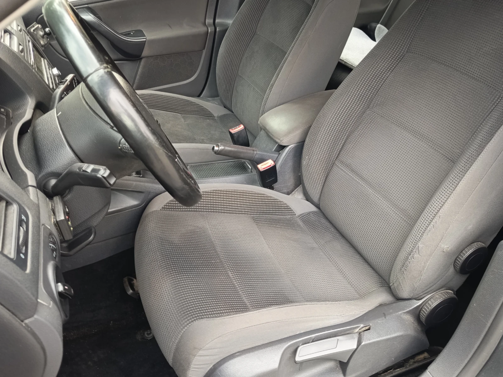 VW Golf 1.9tdi 105кс, снимка 11 - Автомобили и джипове - 55400440