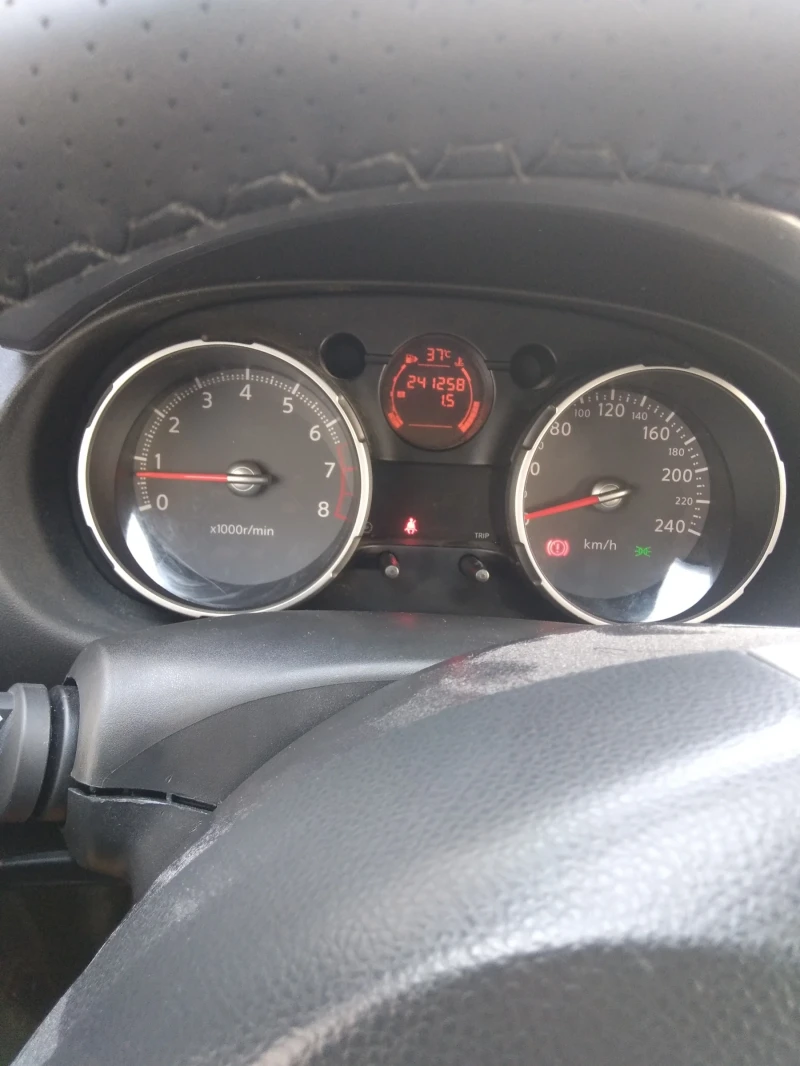 Nissan Qashqai, снимка 8 - Автомобили и джипове - 52711687