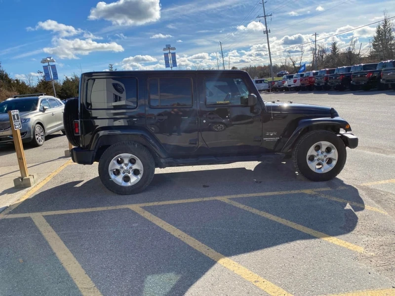 Jeep Wrangler 2017 Sahara * CARFAX * БЕЗ ПЪРВОНАЧАЛНА ВНОСКА, снимка 4 - Автомобили и джипове - 52831601