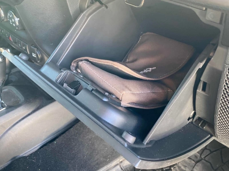 Jeep Wrangler 2017 Sahara * CARFAX * БЕЗ ПЪРВОНАЧАЛНА ВНОСКА, снимка 12 - Автомобили и джипове - 52831601