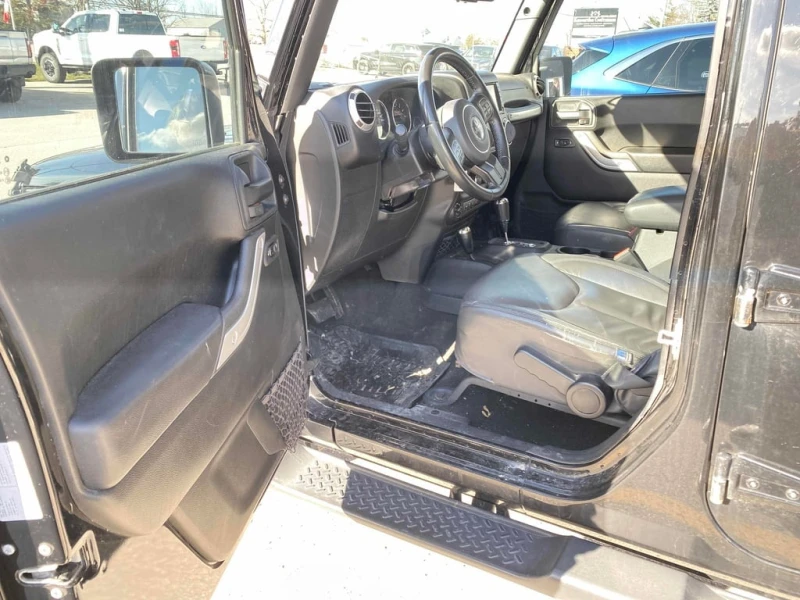 Jeep Wrangler 2017 Sahara * CARFAX * БЕЗ ПЪРВОНАЧАЛНА ВНОСКА, снимка 7 - Автомобили и джипове - 52831601