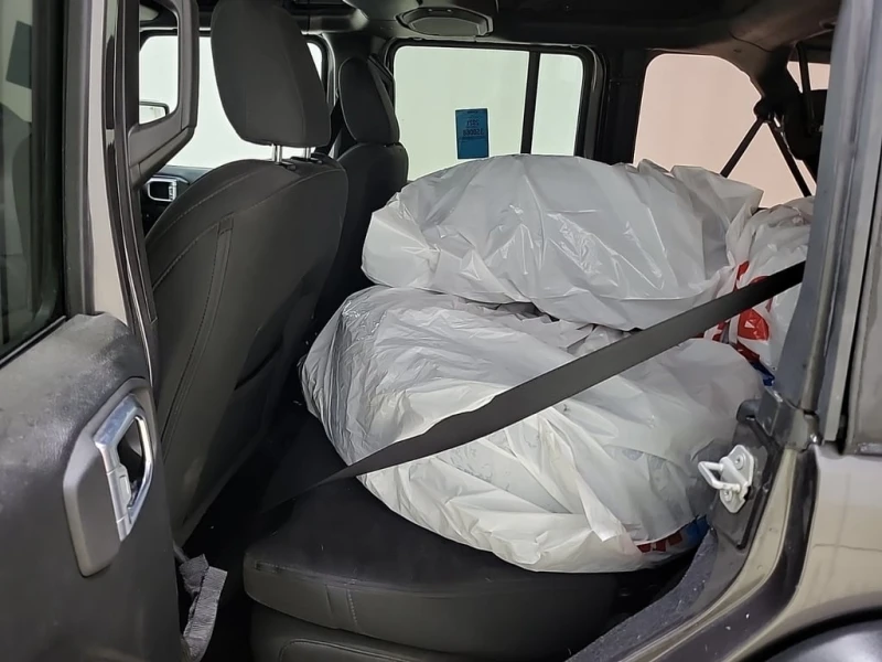 Jeep Wrangler * UNLIMITED SPORT * CARFAX * , снимка 13 - Автомобили и джипове - 52959157