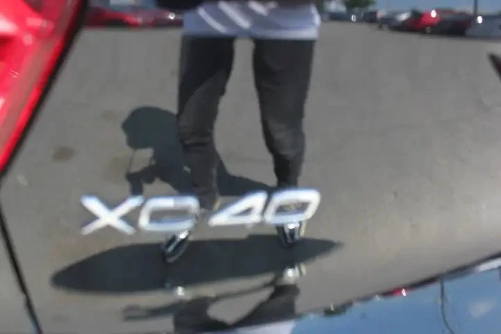 Volvo XC40 Automatic, снимка 15 - Автомобили и джипове - 56004410