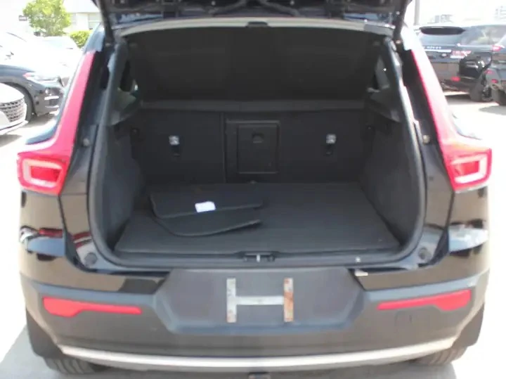 Volvo XC40 Automatic, снимка 16 - Автомобили и джипове - 56004410