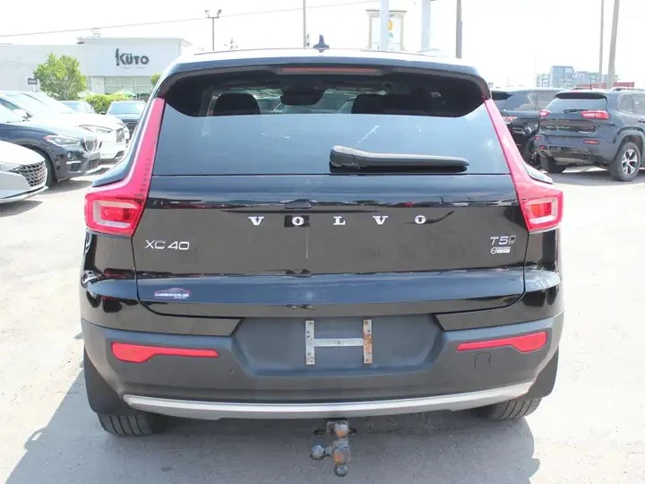 Volvo XC40 Automatic, снимка 4 - Автомобили и джипове - 56004410