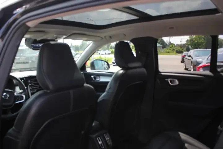 Volvo XC40 Automatic, снимка 17 - Автомобили и джипове - 56004410