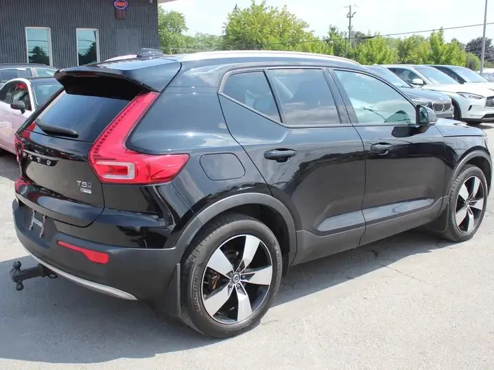 Volvo XC40 Automatic, снимка 5 - Автомобили и джипове - 56004410