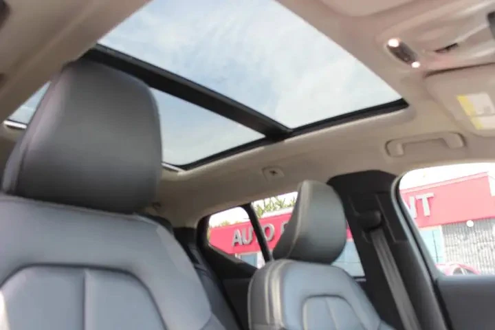 Volvo XC40 Automatic, снимка 12 - Автомобили и джипове - 56004410