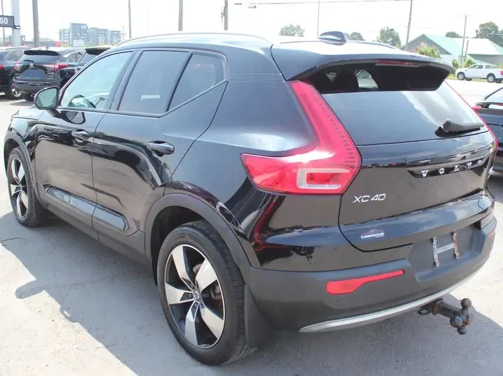 Volvo XC40 Automatic, снимка 3 - Автомобили и джипове - 56004410