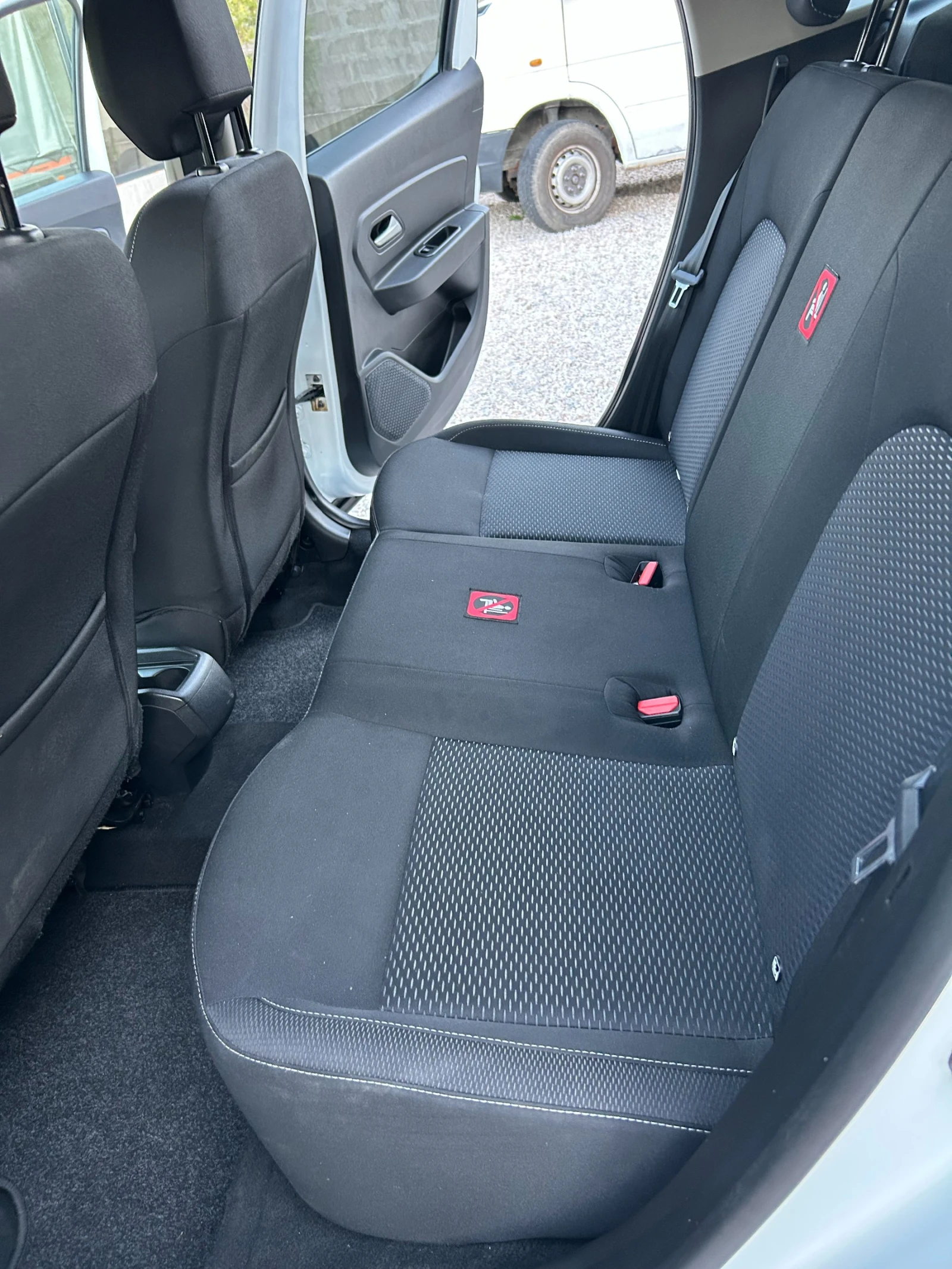 Dacia Duster 1.5 D 4х4 | Mobile.bg — изображение 11