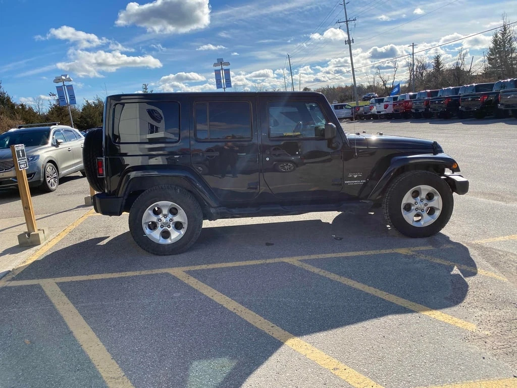 Jeep Wrangler 2017 Sahara * CARFAX * БЕЗ ПЪРВОНАЧАЛНА ВНОСКА - изображение 4