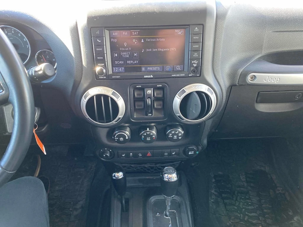 Jeep Wrangler 2017 Sahara * CARFAX * БЕЗ ПЪРВОНАЧАЛНА ВНОСКА - изображение 9