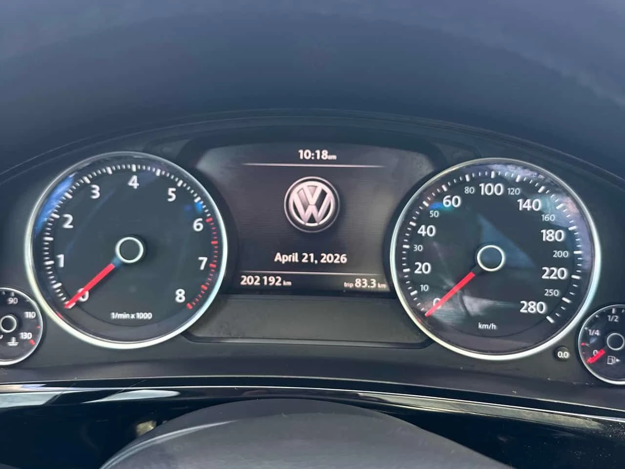 VW Touareg * 4dr V6 * 2 КЛЮЧА* PANO* KEYLESS* ПОДГРЕВ* , снимка 8 - Автомобили и джипове - 54382924