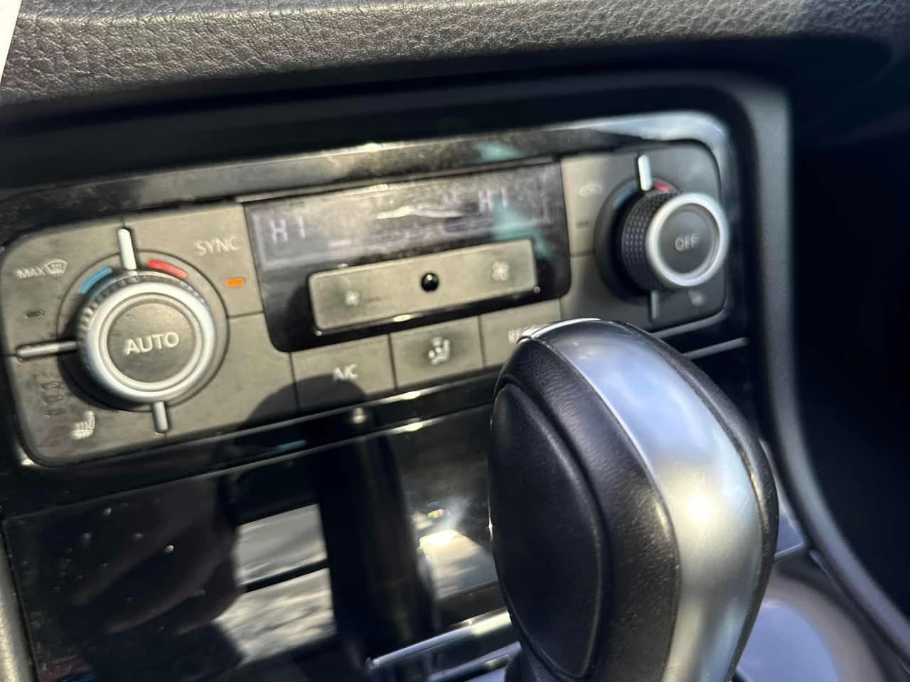 VW Touareg * 4dr V6 * 2 КЛЮЧА* PANO* KEYLESS* ПОДГРЕВ* , снимка 10 - Автомобили и джипове - 54382924