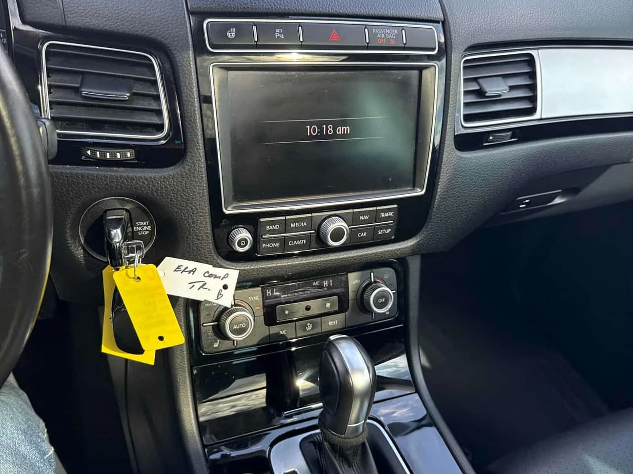 VW Touareg * 4dr V6 * 2 КЛЮЧА* PANO* KEYLESS* ПОДГРЕВ* , снимка 9 - Автомобили и джипове - 54382924