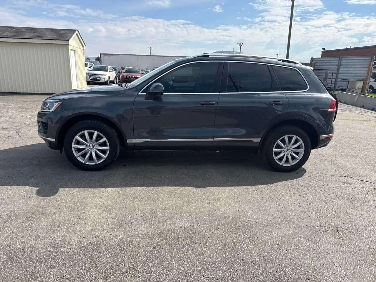 VW Touareg * 4dr V6 * 2 КЛЮЧА* PANO* KEYLESS* ПОДГРЕВ* , снимка 2 - Автомобили и джипове - 54382924