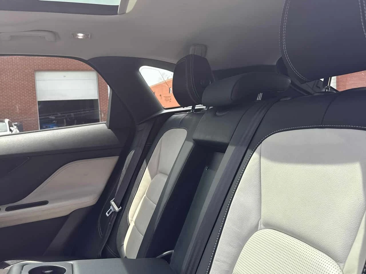 Jaguar F-PACE  R Sport | PANO | MEMORY , снимка 10 - Автомобили и джипове - 54608772