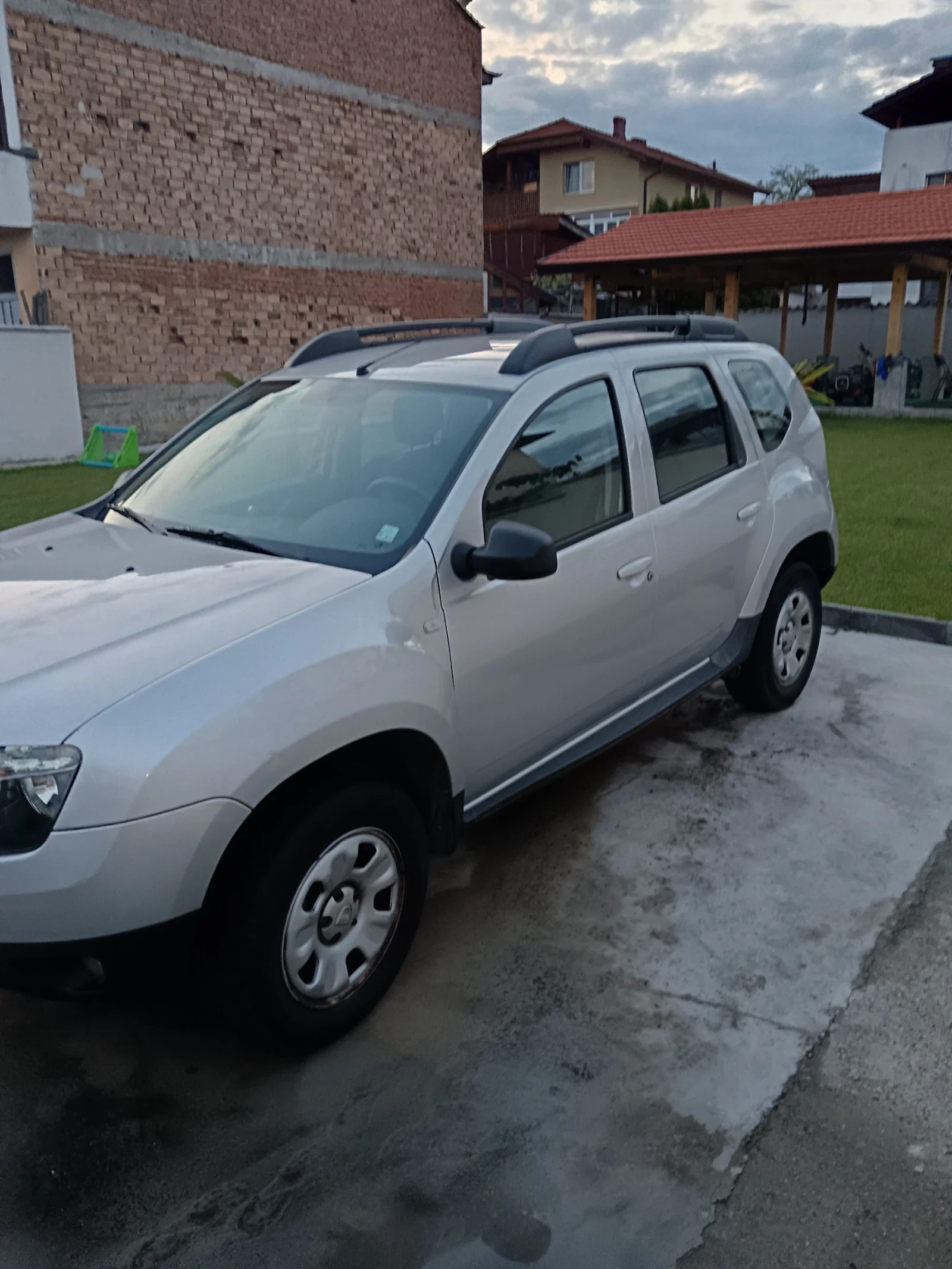 Dacia Duster, снимка 3 - Автомобили и джипове - 54633208