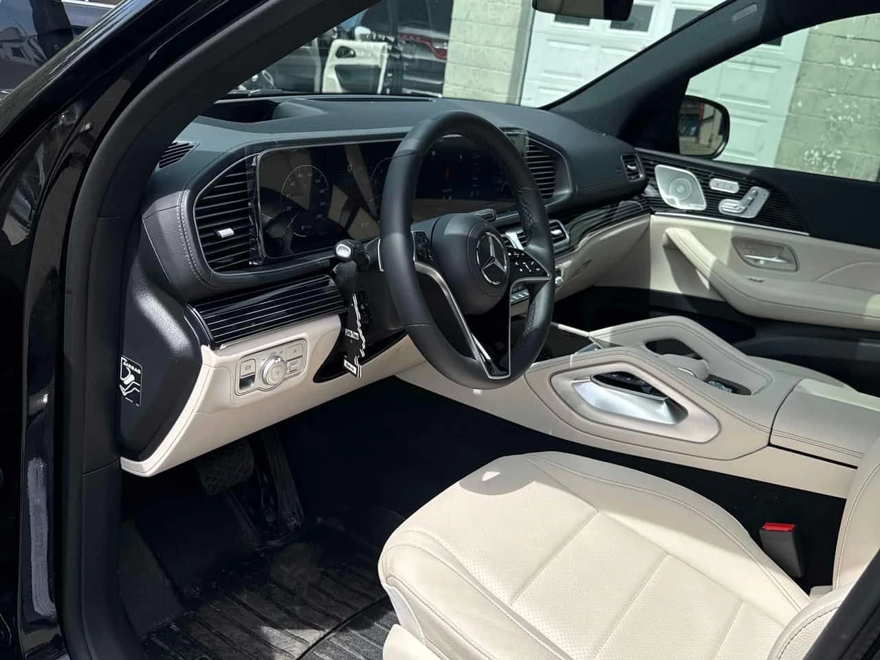Mercedes-Benz GLE 450 AMG ДИСТРОНИК * 360 * BURMESTER * PANO * ОБДУХВАНЕ, снимка 5 - Автомобили и джипове - 54841013