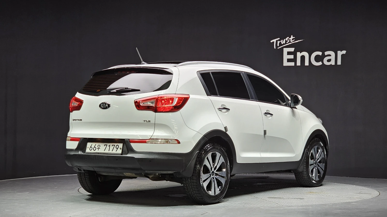 Kia Sportage TLX* ПОДГРЕВ ВОЛАН* ЛЮК* КРАЙНА ЦЕНА, снимка 2 - Автомобили и джипове - 55496160