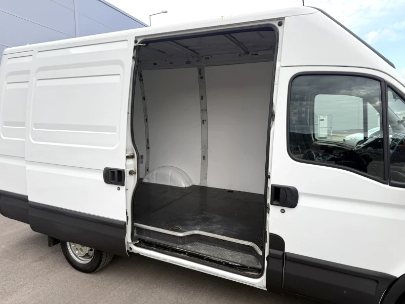 Iveco Daily 35S18V Темпомат Клима Камера, снимка 12 - Бусове и автобуси - 49508035