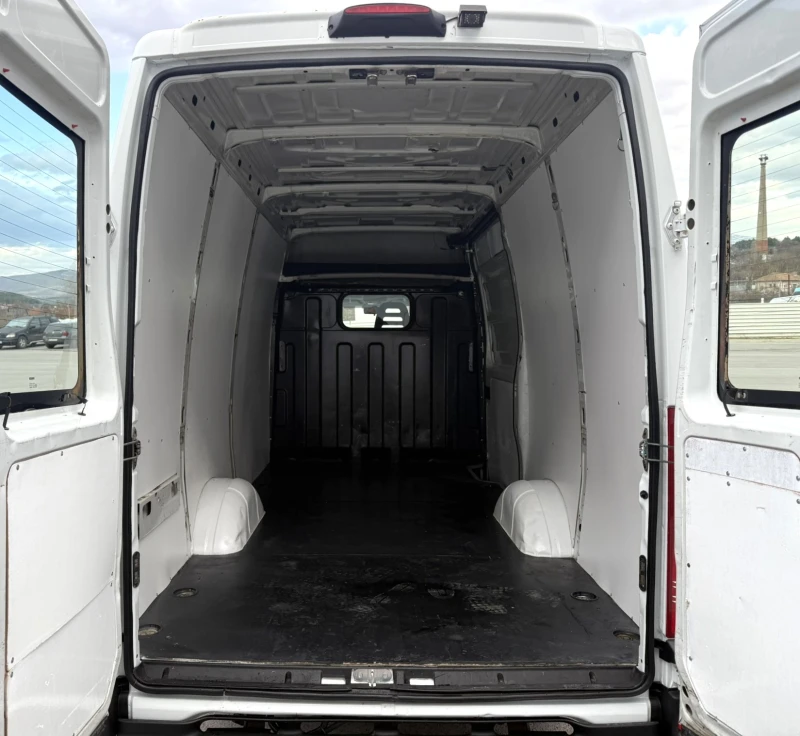 Iveco Daily 35S18V Темпомат Клима Камера, снимка 13 - Бусове и автобуси - 49508035