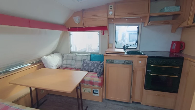 Каравана ABI Brooklyn 500/4, снимка 3 - Каравани и кемпери - 52725094