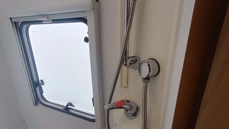 Каравана ABI Brooklyn 500/4, снимка 8 - Каравани и кемпери - 52725094