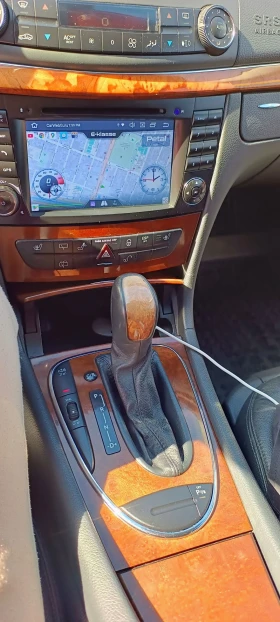 Mercedes-Benz E 320, снимка 15