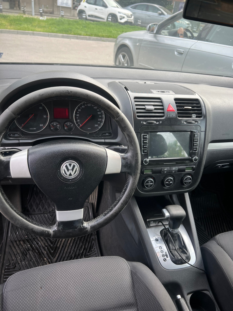 VW Golf, снимка 5 - Автомобили и джипове - 46074236