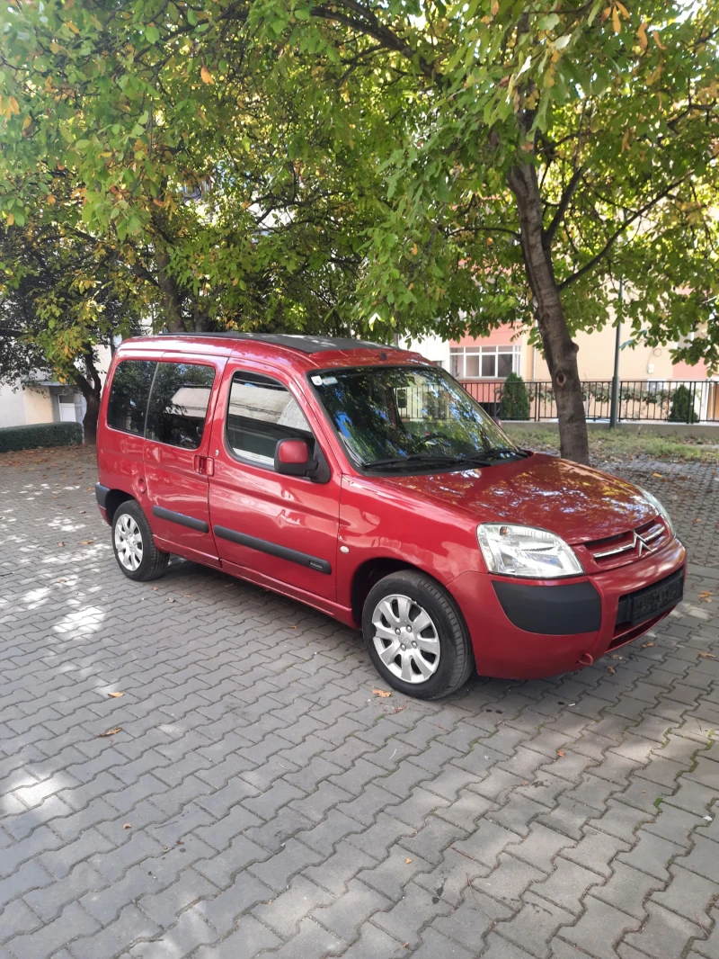 Citroen Berlingo 2.0 HDI 90hp Клима Панорама Теглич Тракшън Уникат, снимка 3 - Автомобили и джипове - 47720725