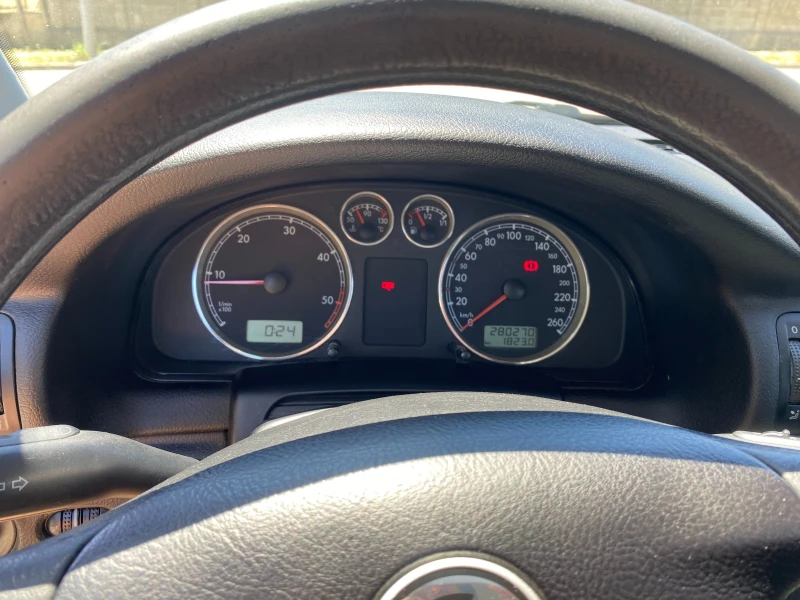 VW Passat 101к.с 1.9 Tdi, снимка 12 - Автомобили и джипове - 50907598