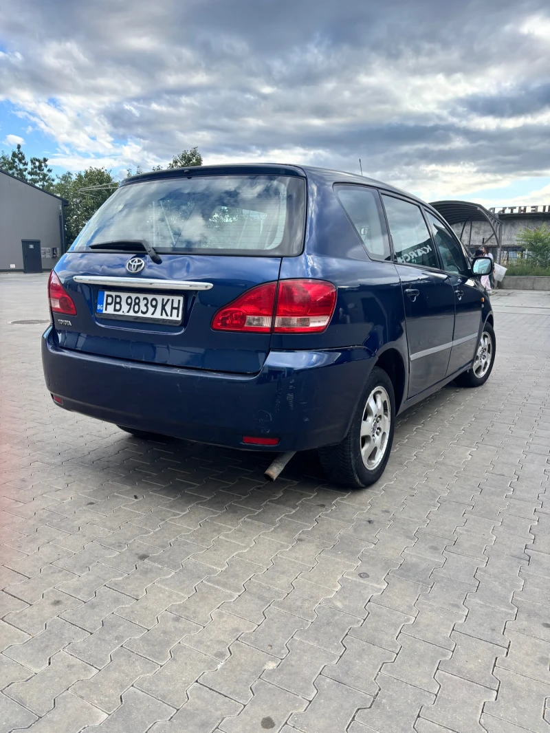 Toyota Avensis verso 2.0 D-4D, снимка 5 - Автомобили и джипове - 52674285